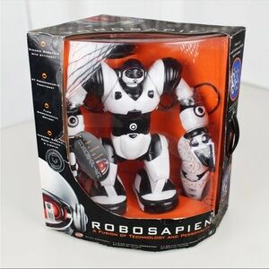 Vintage 2004 WowWee Robosapien Humanoid Robot 8081 New In Box